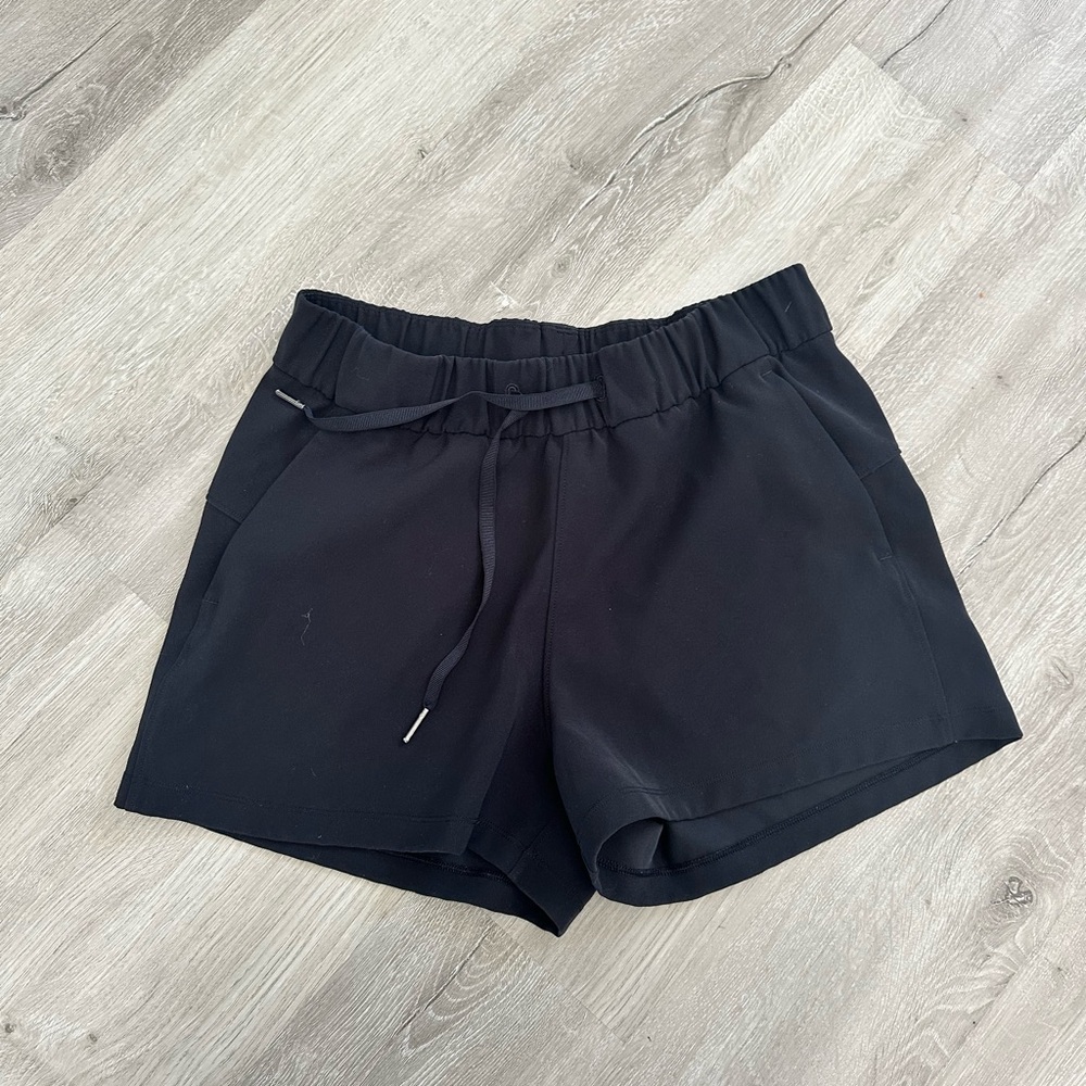Lululemon- Women's On The Fly